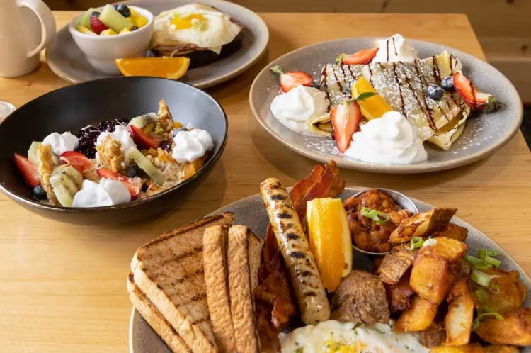 canadian-rockies-photo-tour-1080 banff Rocky Mountain Resort breakfast before photography